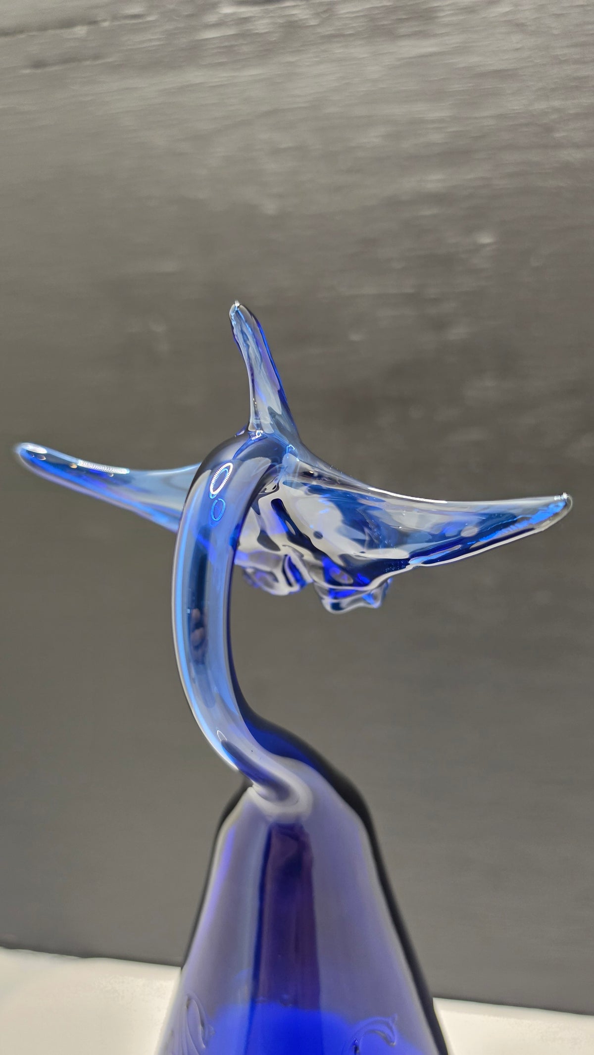 Blue Manta Ray Glass Bottle Sculpture – Handcrafted Collectible Art | Essenar