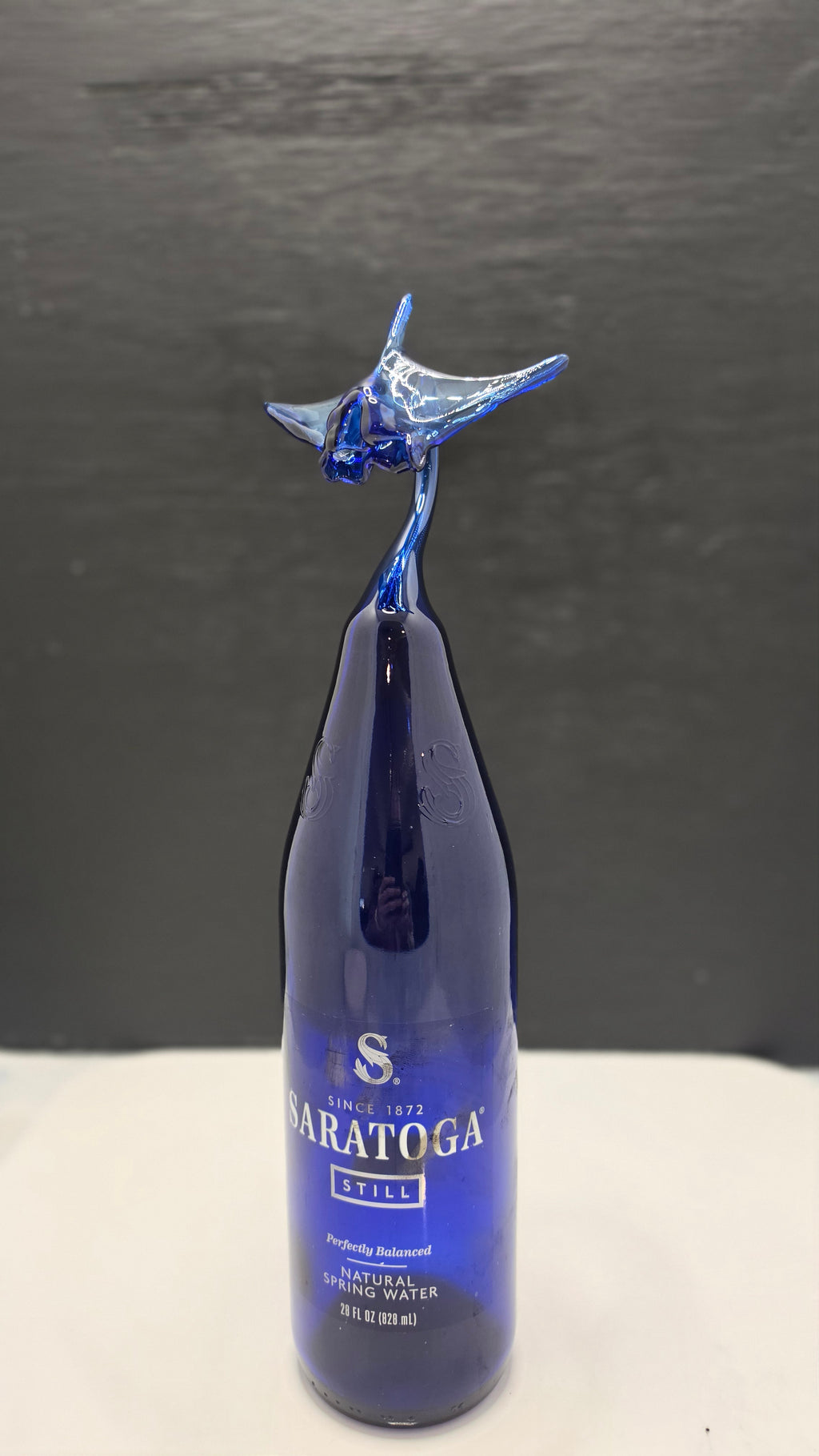 Blue Manta Ray Glass Bottle Sculpture – Handcrafted Collectible Art | Essenar