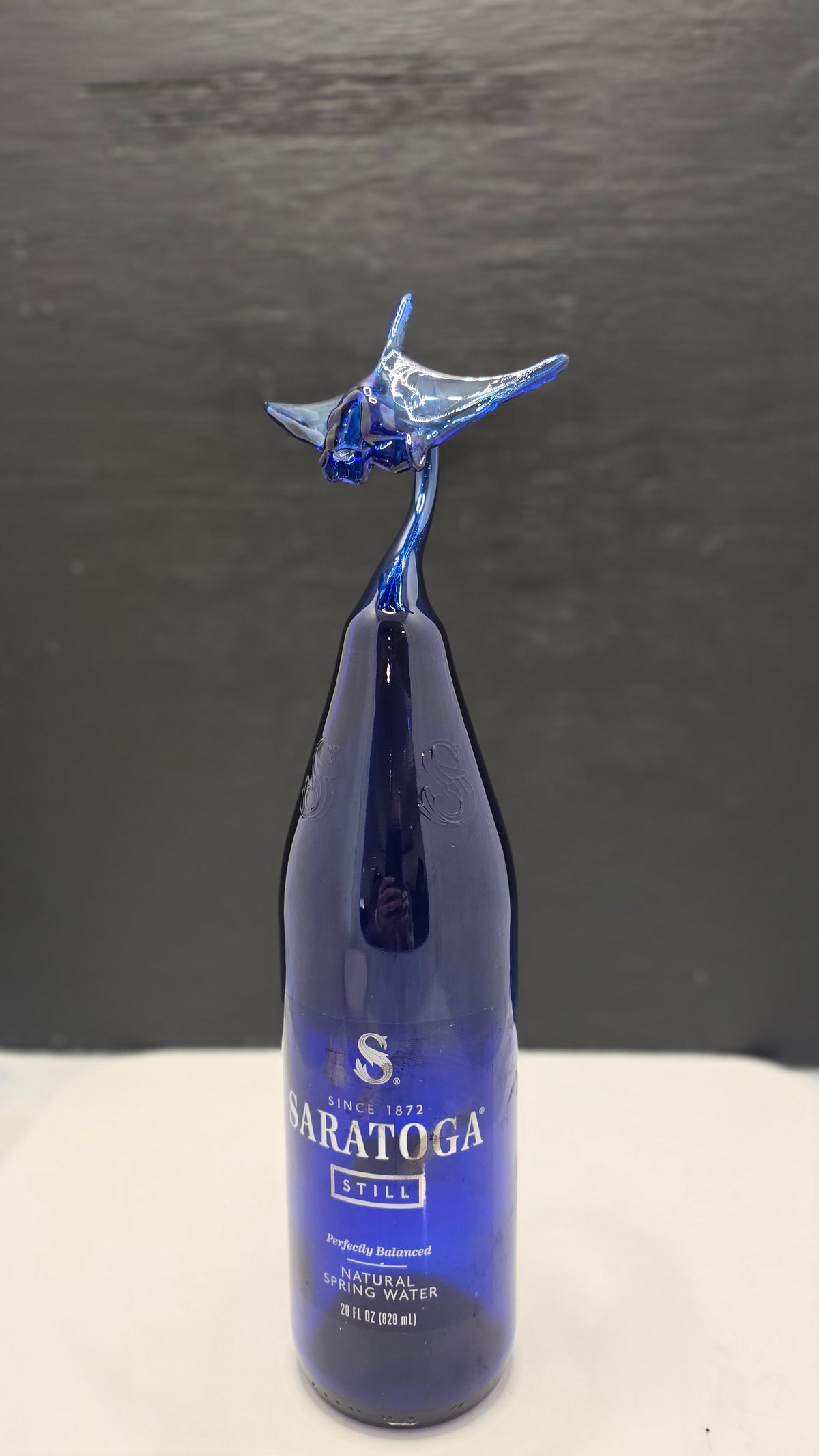 Blue Manta Ray Glass Bottle Sculpture – Handcrafted Collectible Art | Essenar